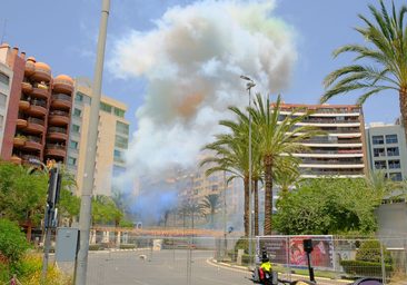 Crespo unleashes the 'infernal spider' at the first mascletà of the Hogueras of Alicante