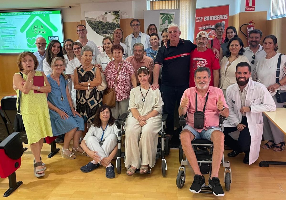 Participantes en la jornada 'La ELA en Casa', celebrada en el Departamento de Salud Alicante-Sant Joan d'Alacant.