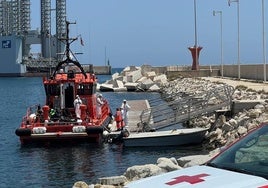 Recepción de los migrantes en el puerto.