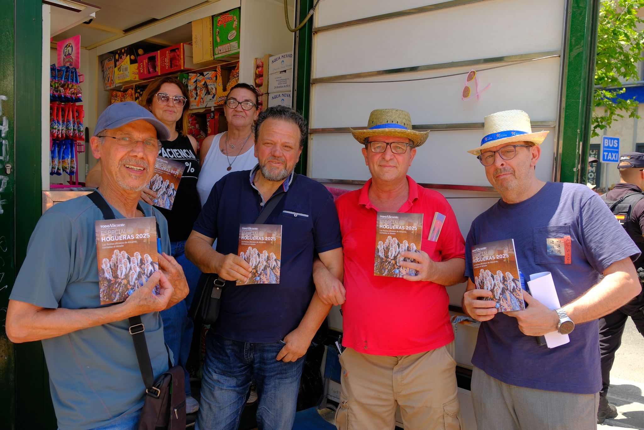 Los alicantinos se hacen con la revista de Hogueras de TodoAlicante