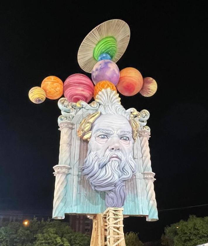 Imagen secundaria 2 - E.T. sobrevuela 'Ayer, hoy y mañana' en Polígono de San Blas.