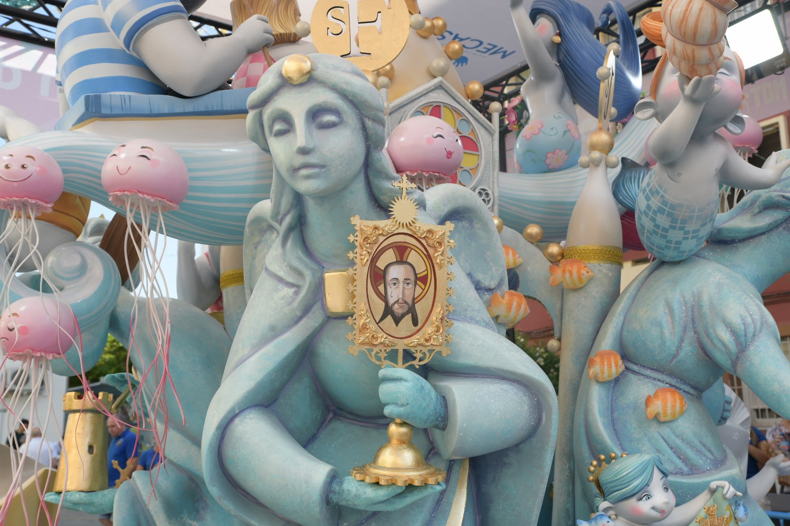 Sagrada Familia, segundo premio de las hogueras infantiles en imágenes