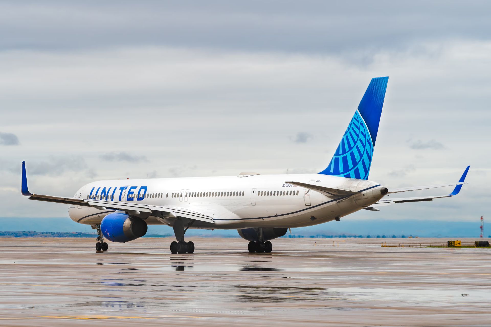 United Airlines aircraft.