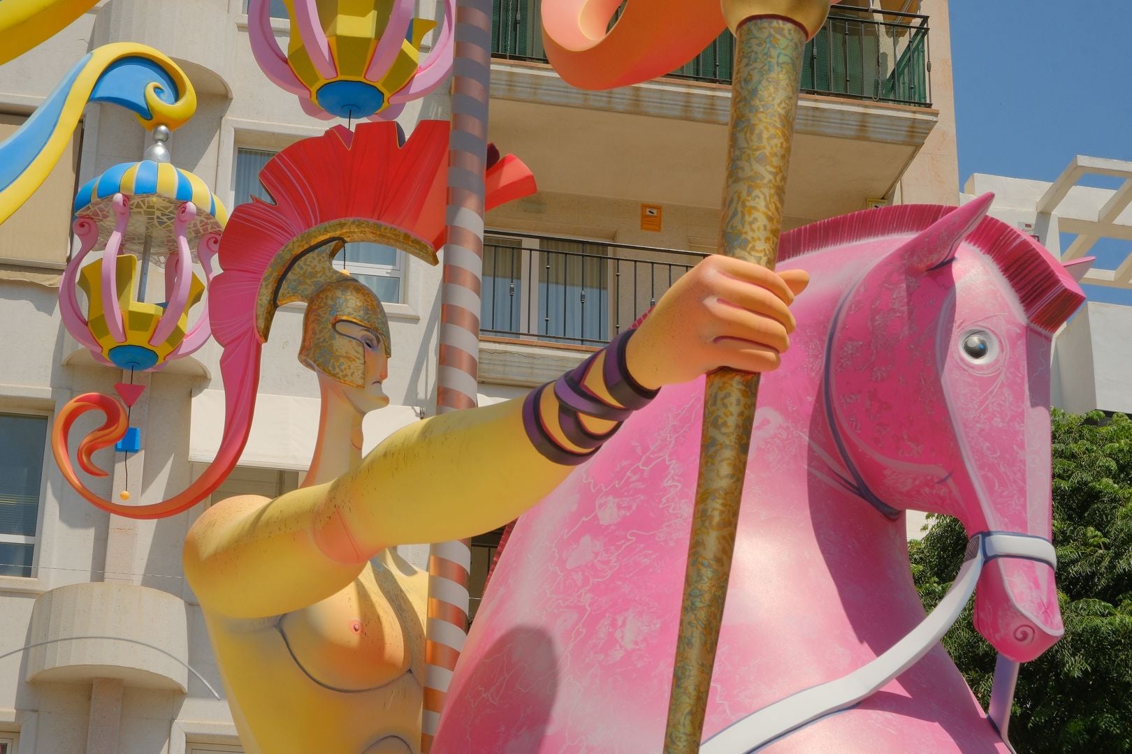 Una subida al parque de atracciones más apocalíptico de las Hogueras de Alicante, segundo premio