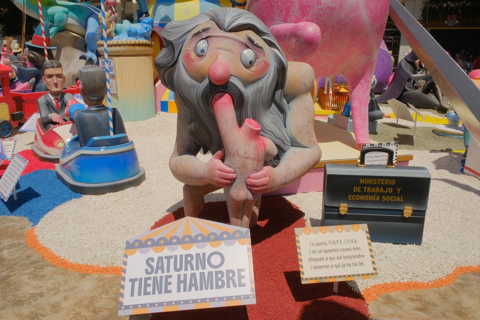Una subida al parque de atracciones más apocalíptico de las Hogueras de Alicante, segundo premio