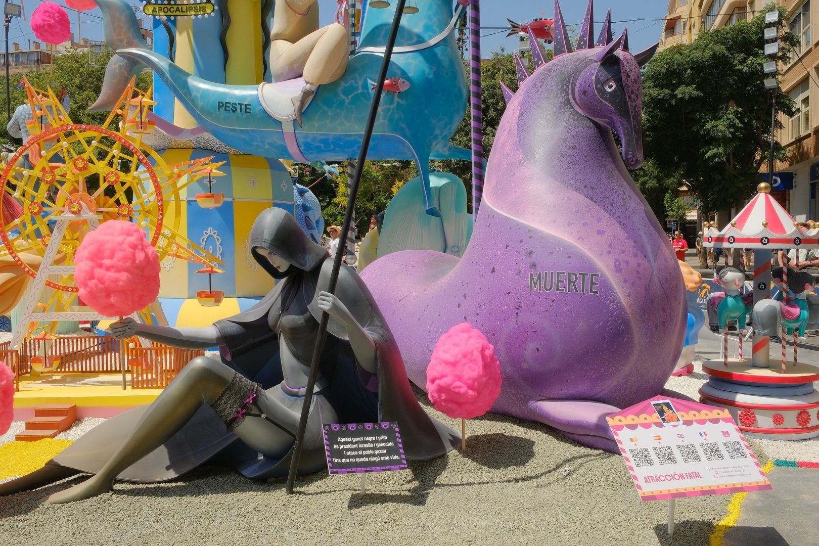 Una subida al parque de atracciones más apocalíptico de las Hogueras de Alicante, segundo premio