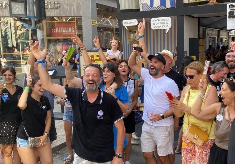 The barraquers of El Cabasset celebrate their first prize.