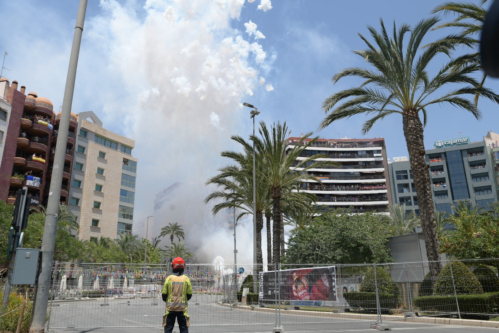La mascletà de Mediterráneo este 22 de junio, foto a foto