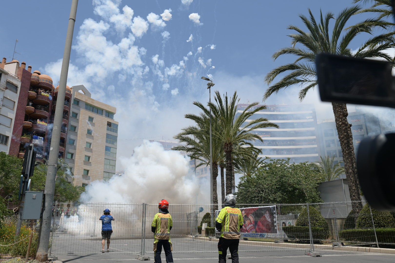 La mascletà de Mediterráneo este 22 de junio, foto a foto