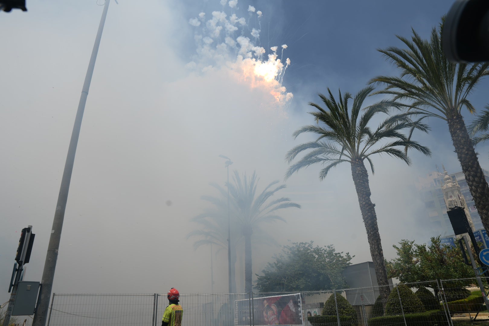 La mascletà de Mediterráneo este 22 de junio, foto a foto