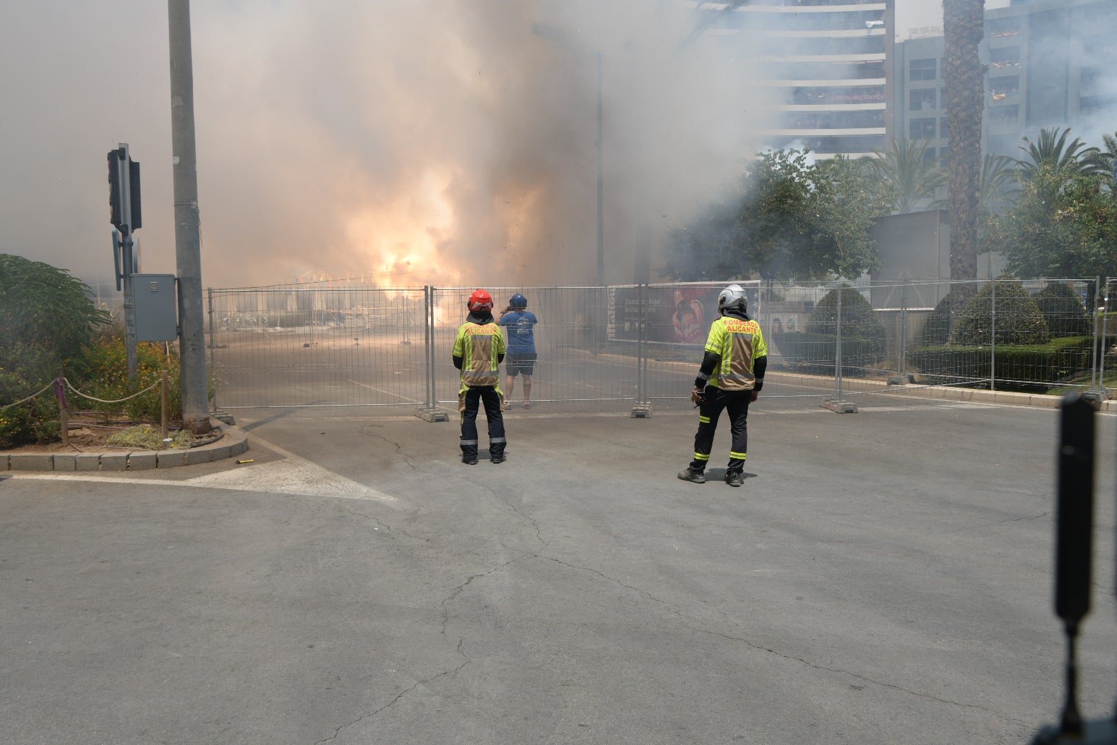 La mascletà de Mediterráneo este 22 de junio, foto a foto