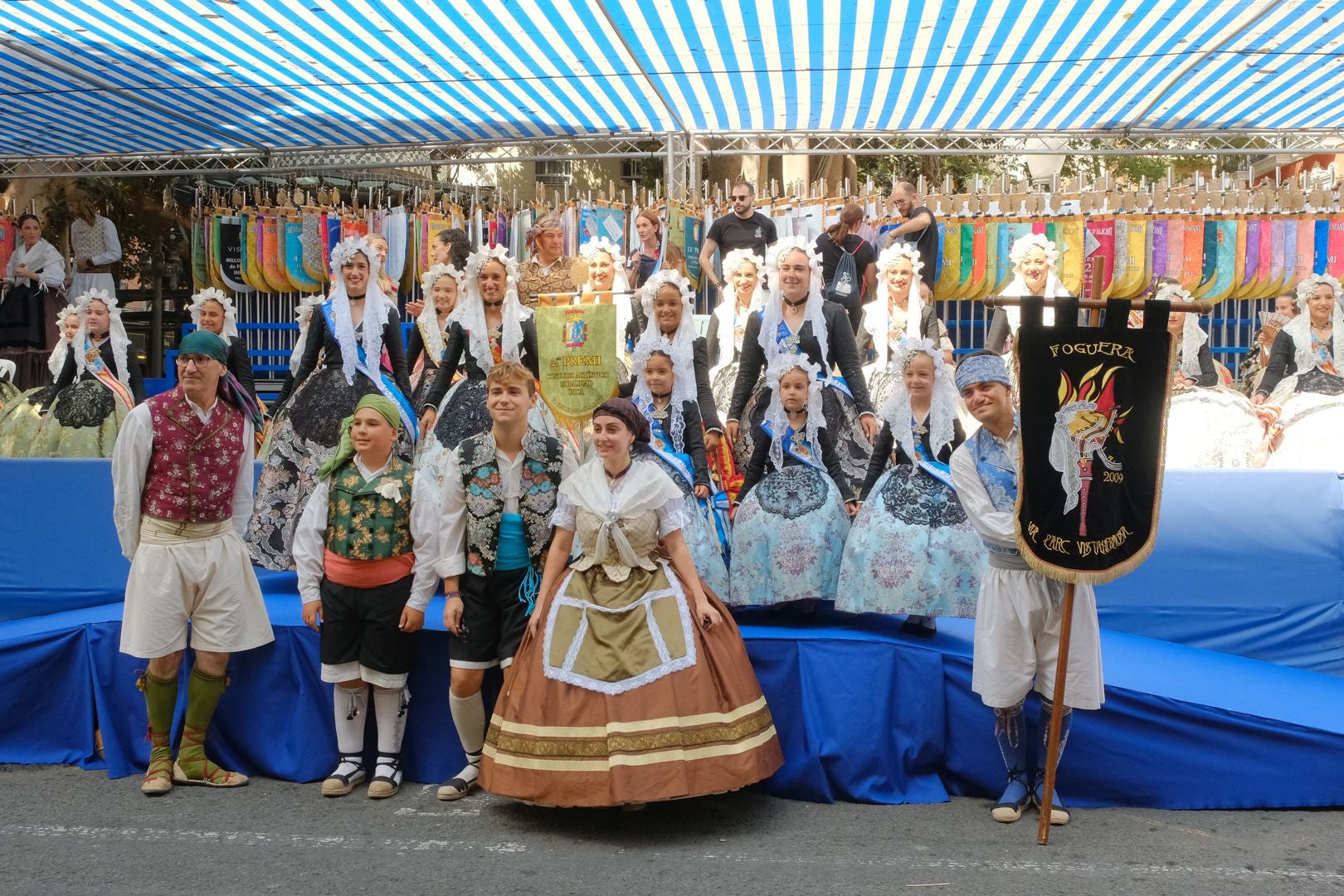 ¿Has recogido premio en las Hogueras de Alicante? Búscate en las fotos (I)