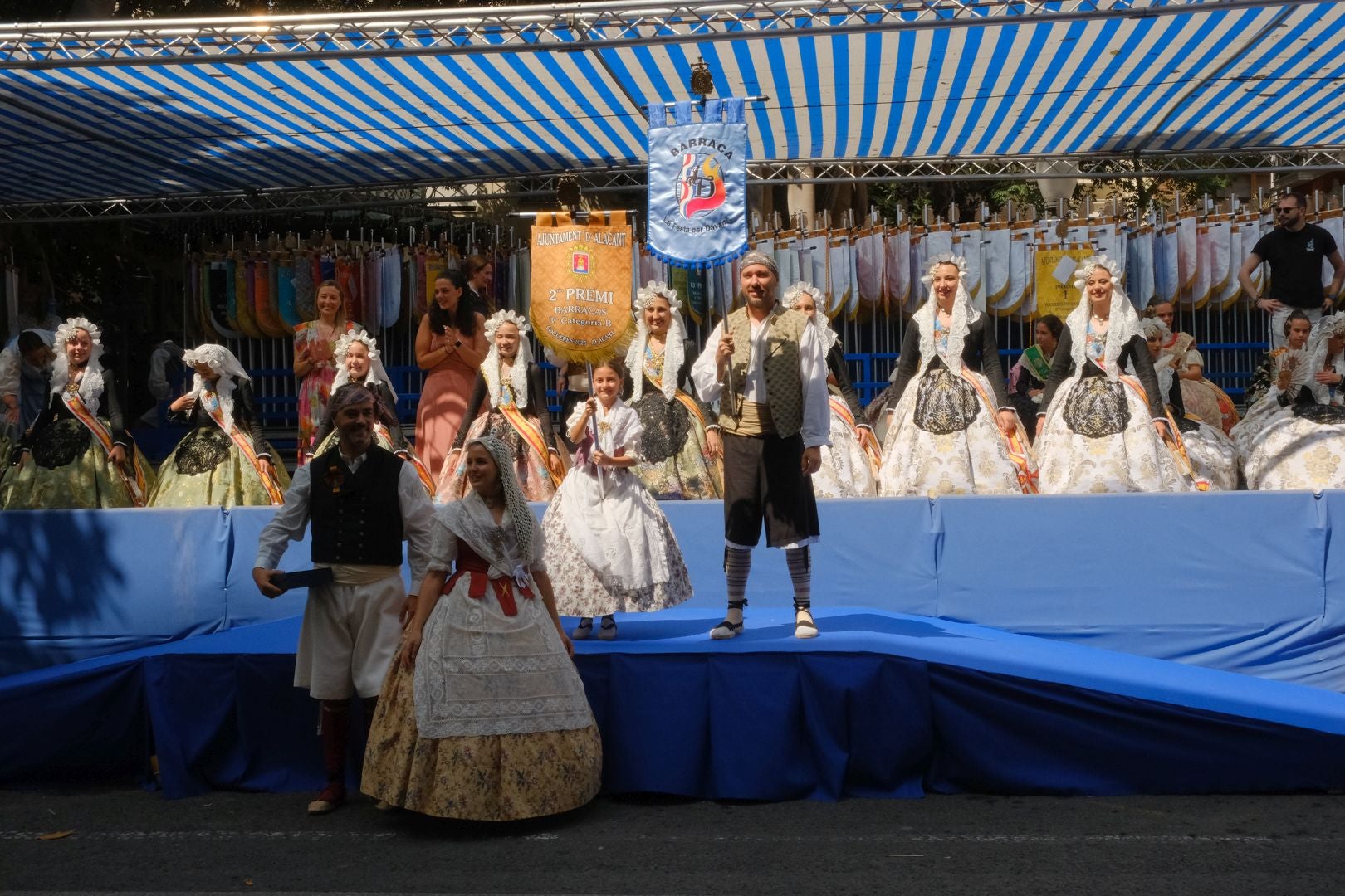 ¿Has recogido premio en las Hogueras de Alicante? Búscate en las fotos (I)
