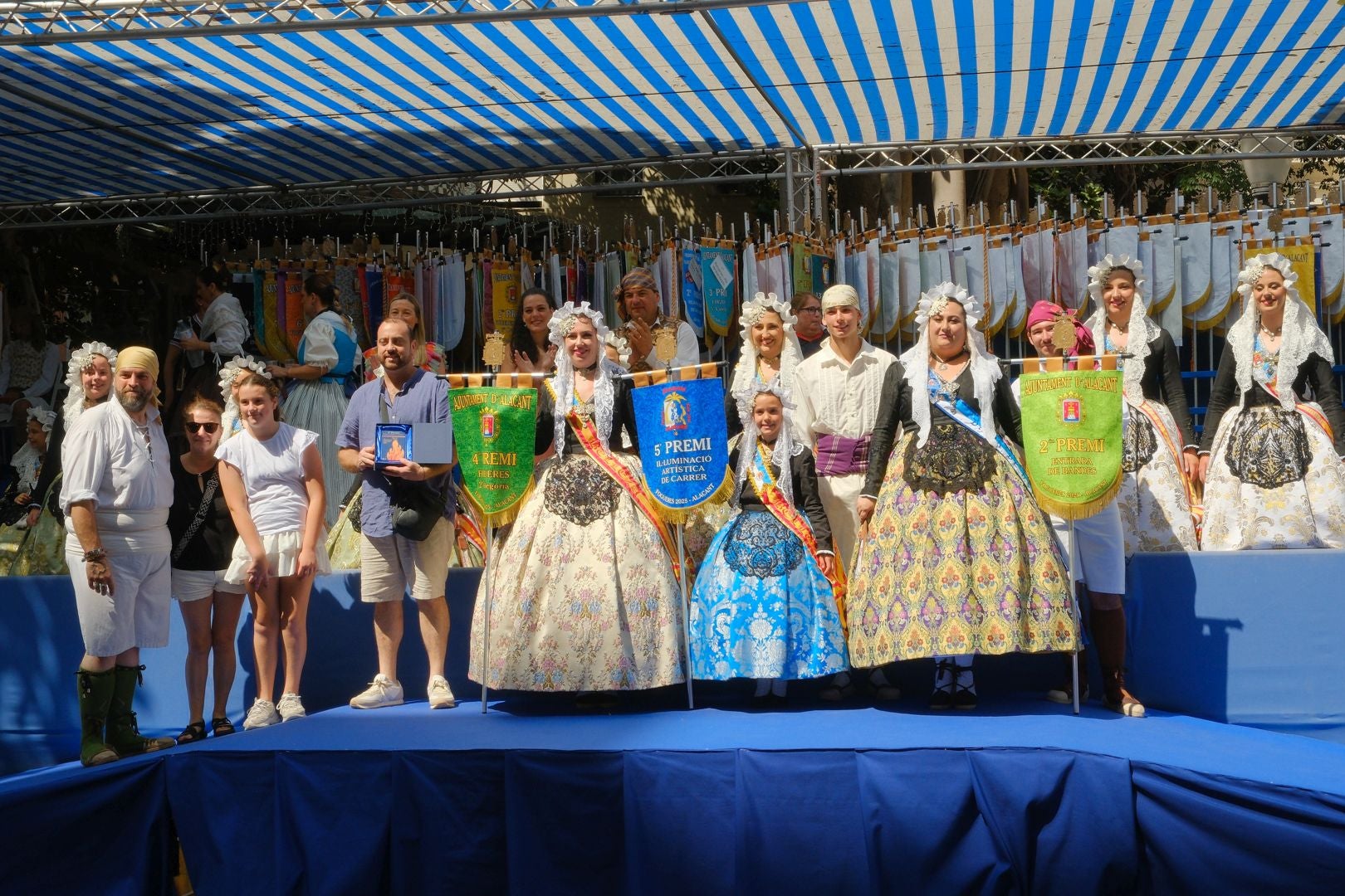 ¿Has recogido premio en las Hogueras de Alicante? Búscate en las fotos (I)