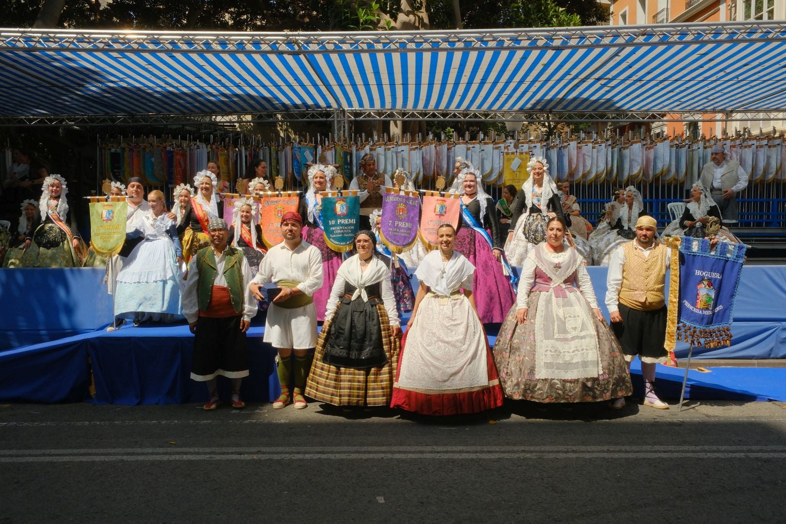 ¿Has recogido premio en las Hogueras de Alicante? Búscate en las fotos (I)