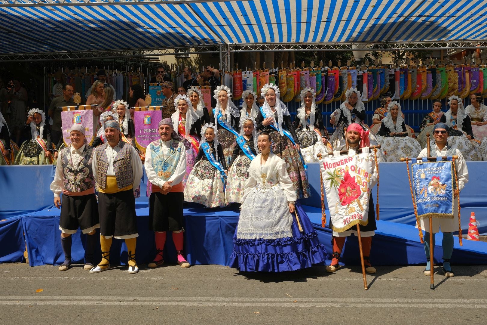 ¿Has recogido premio en las Hogueras de Alicante? Búscate en las fotos (I)