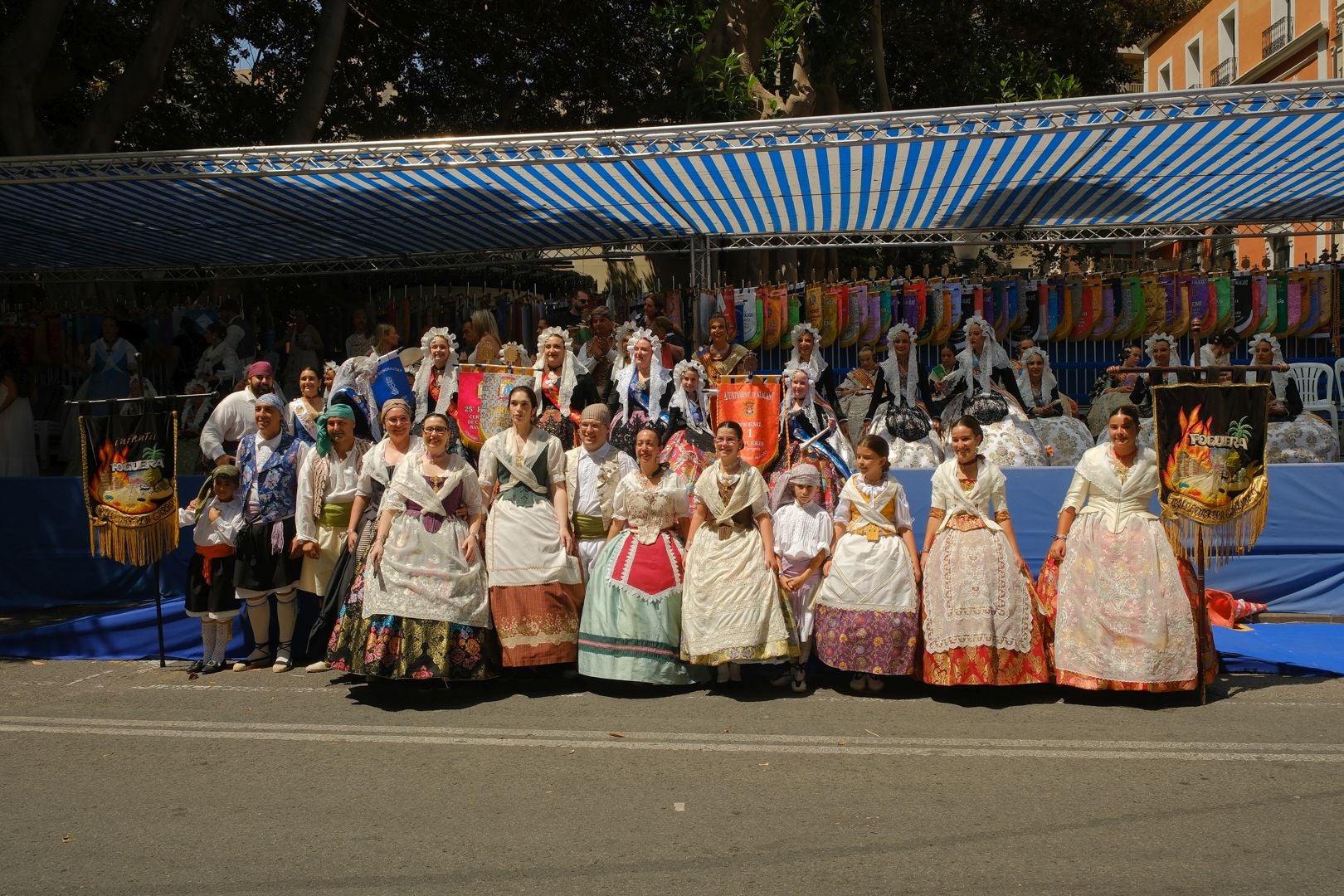 ¿Has recogido premio en las Hogueras de Alicante? Búscate en las fotos (I)
