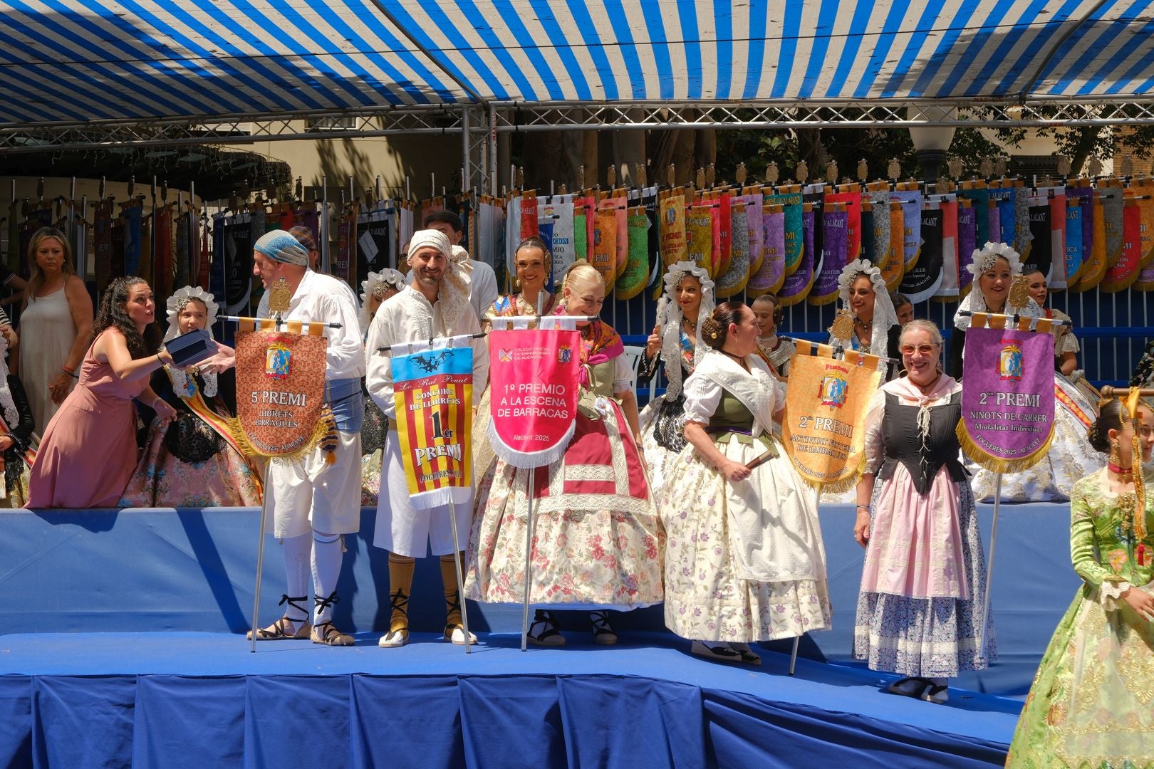 ¿Has recogido premio en las Hogueras de Alicante? Búscate en las fotos (I)