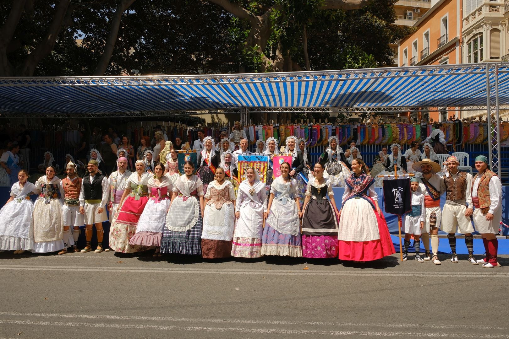 ¿Has recogido premio en las Hogueras de Alicante? Búscate en las fotos (I)