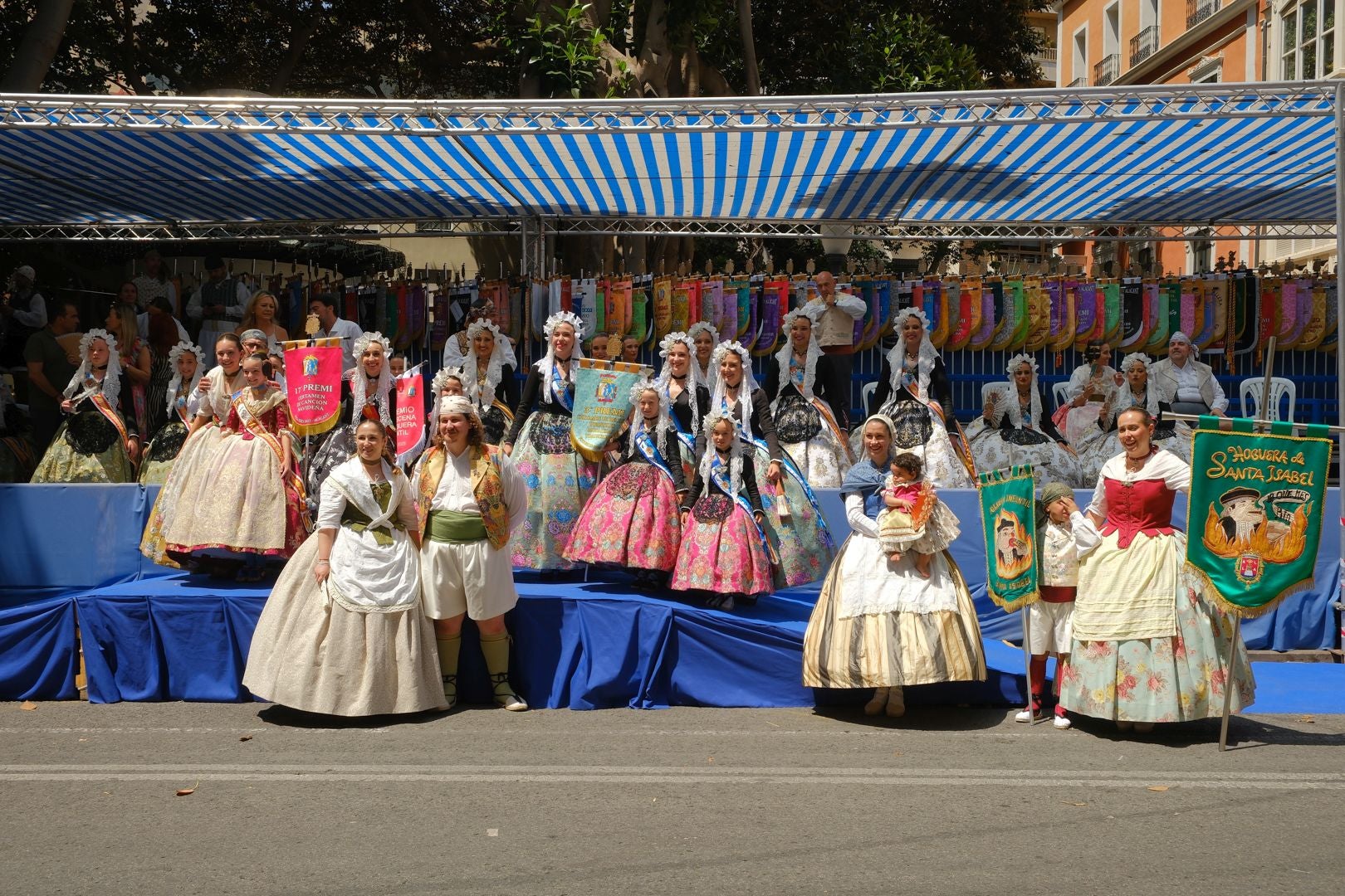 ¿Has recogido premio en las Hogueras de Alicante? Búscate en las fotos (II)