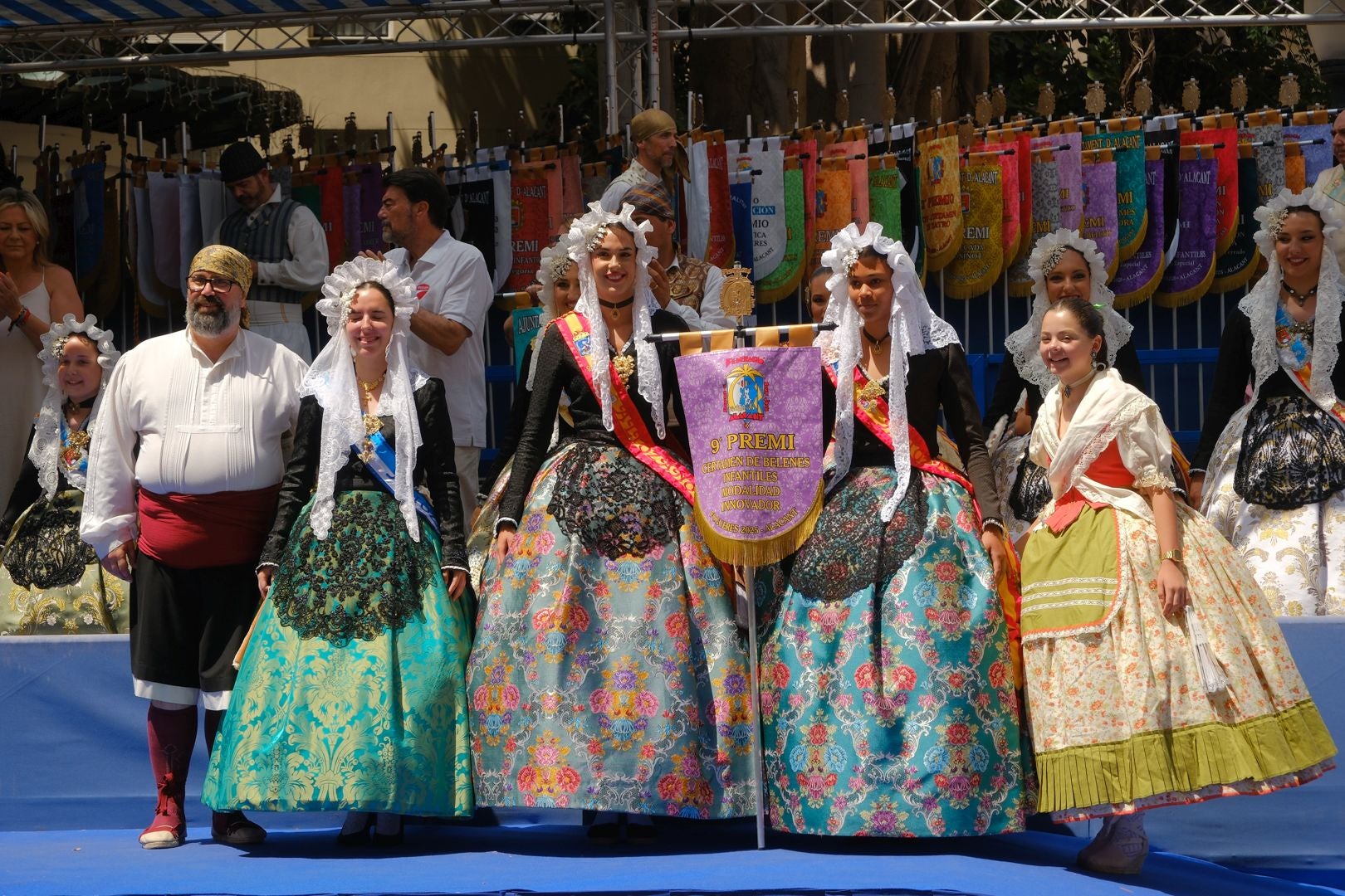 ¿Has recogido premio en las Hogueras de Alicante? Búscate en las fotos (II)