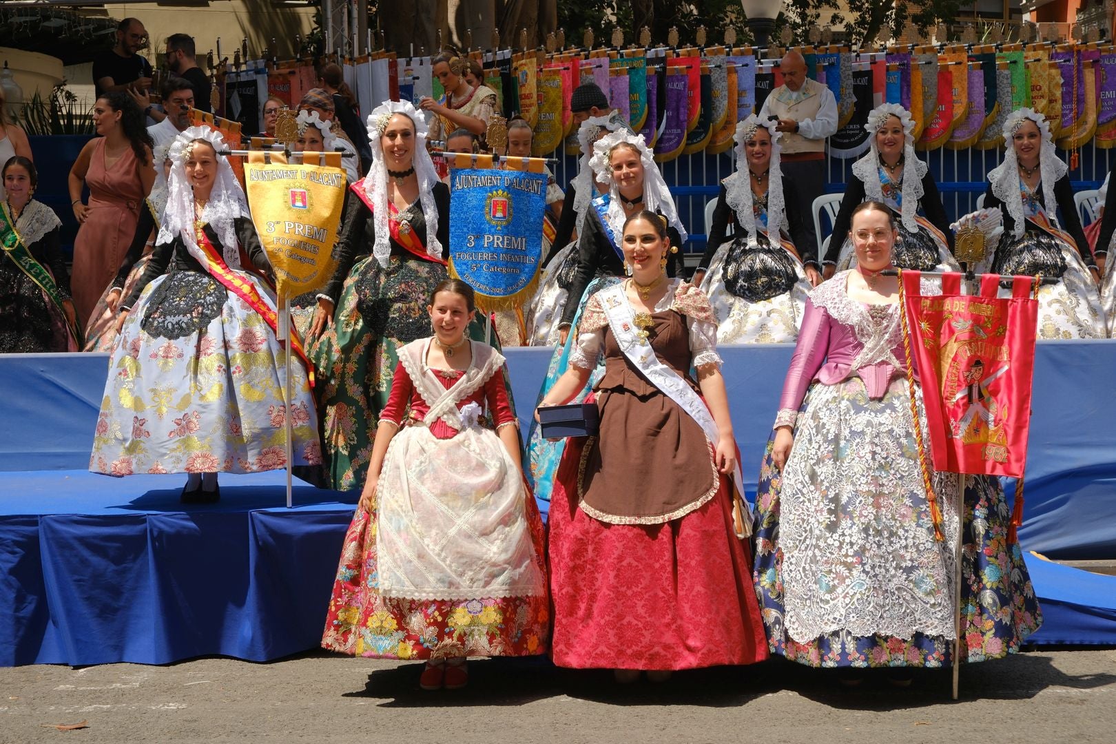 ¿Has recogido premio en las Hogueras de Alicante? Búscate en las fotos (II)