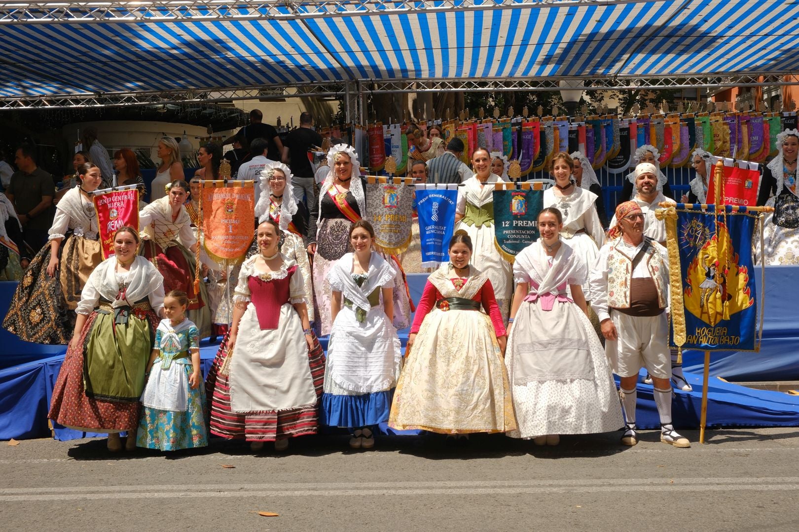 ¿Has recogido premio en las Hogueras de Alicante? Búscate en las fotos (II)