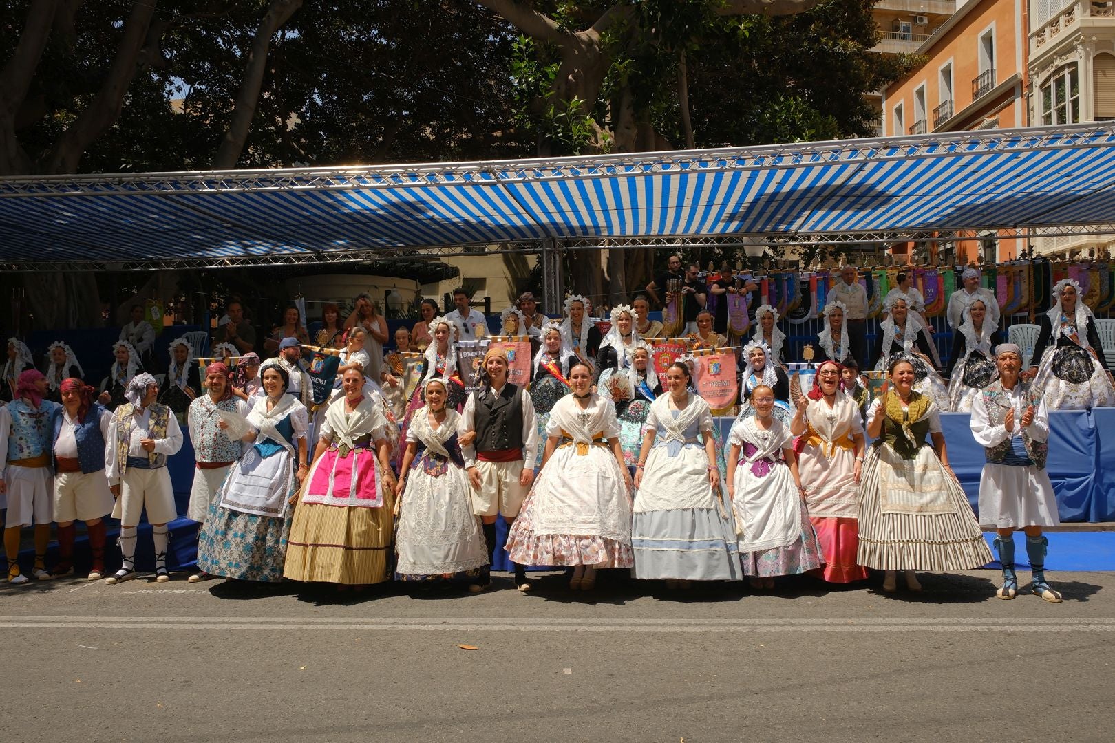 ¿Has recogido premio en las Hogueras de Alicante? Búscate en las fotos (II)