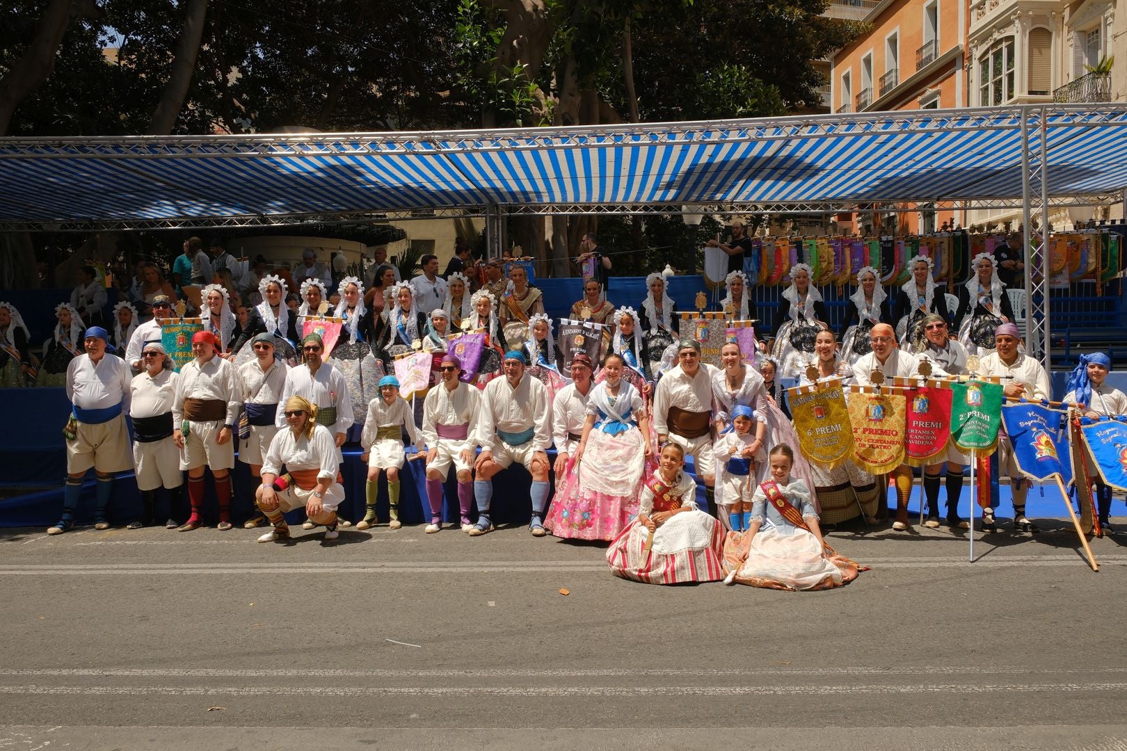 ¿Has recogido premio en las Hogueras de Alicante? Búscate en las fotos (II)