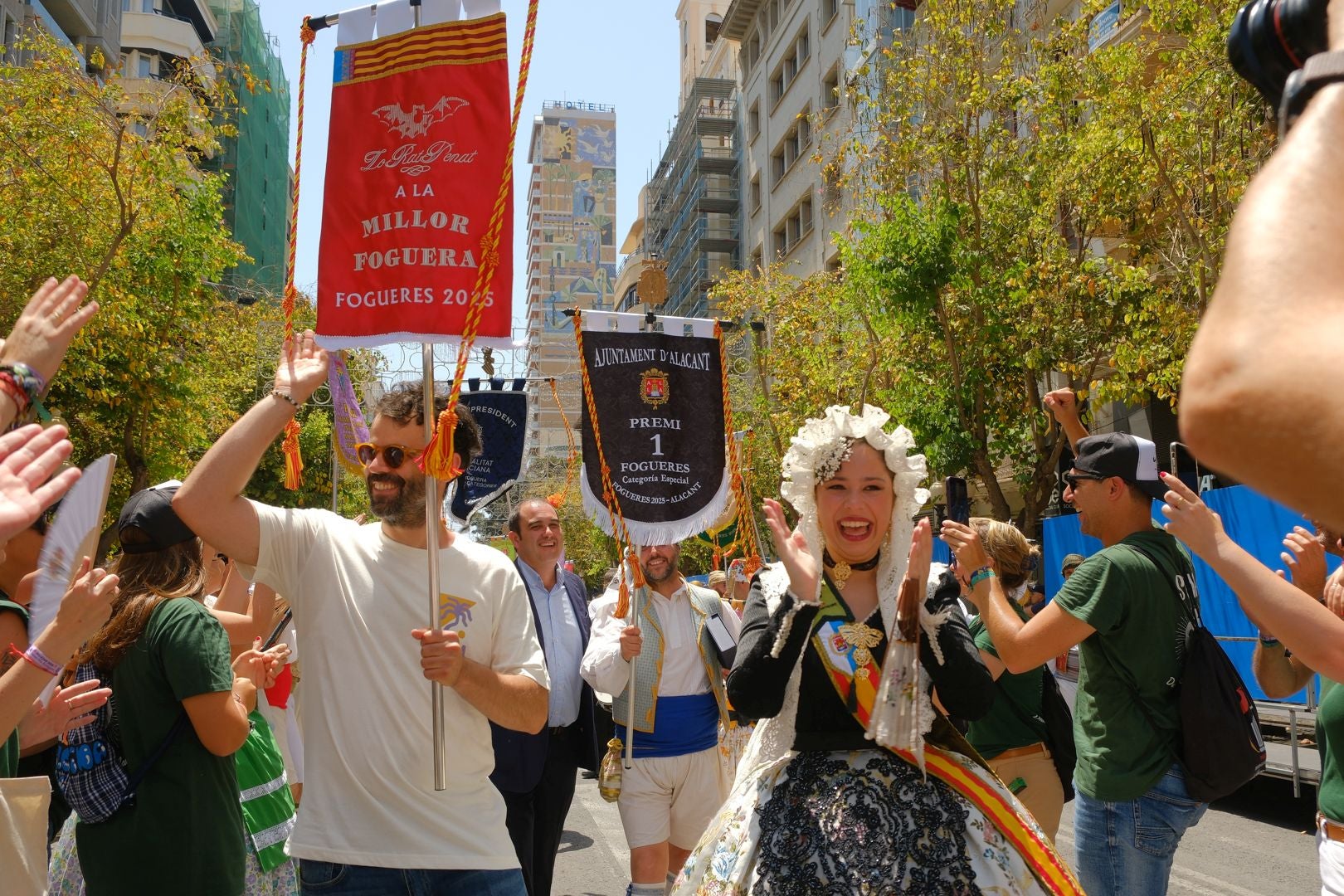¿Has recogido premio en las Hogueras de Alicante? Búscate en las fotos (II)
