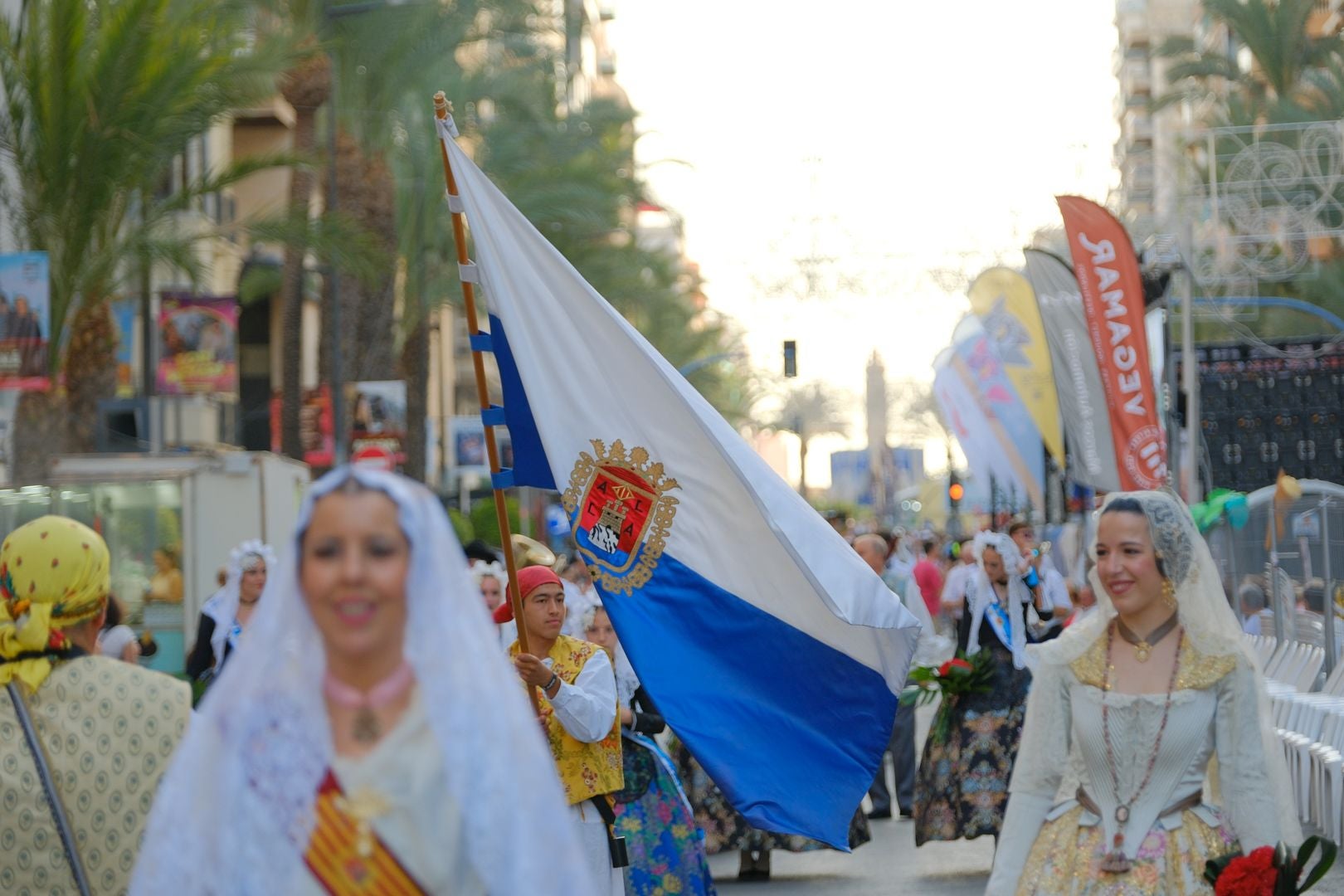 Las Hogueras cumplen con la patrona de Alicante