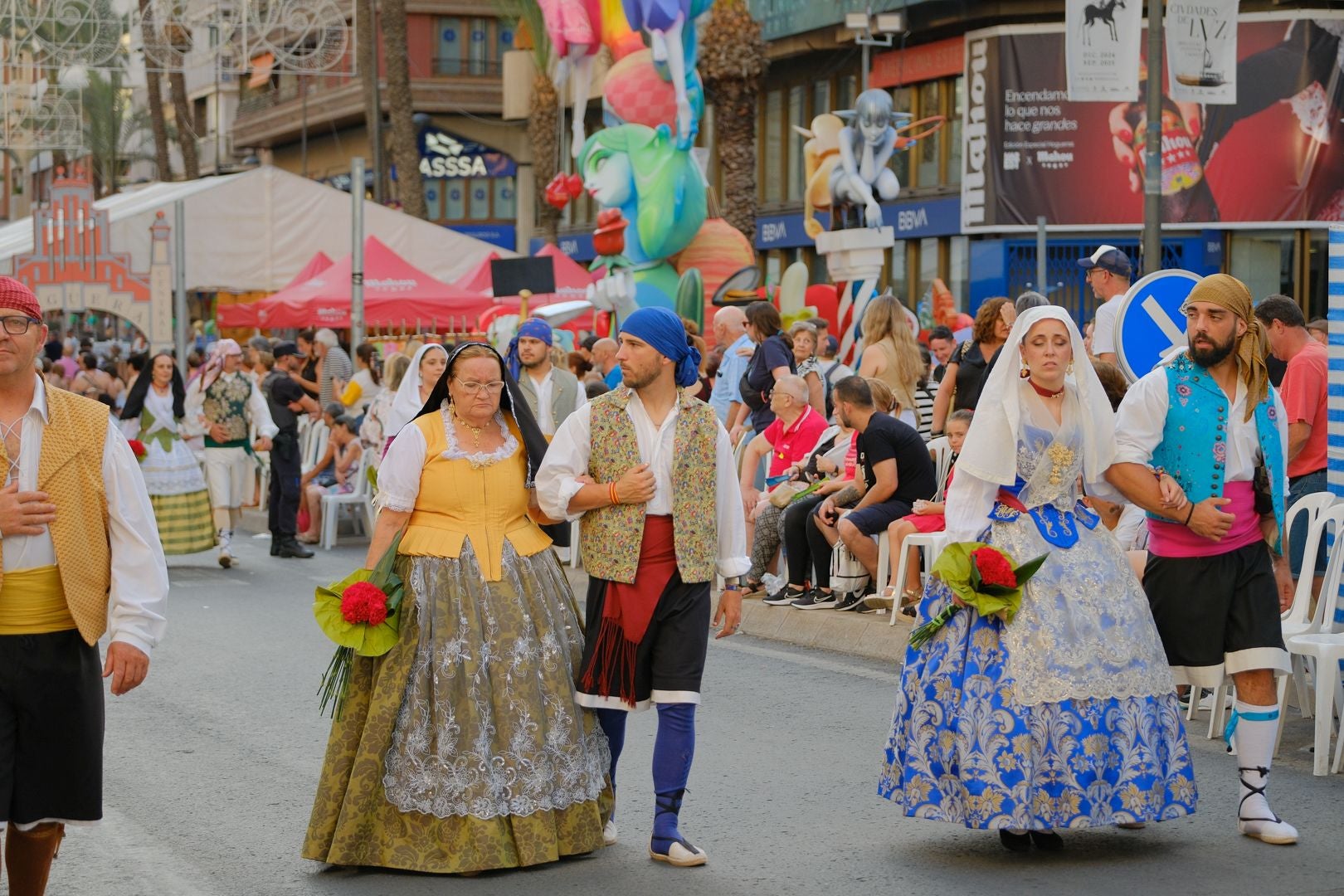 Las Hogueras cumplen con la patrona de Alicante
