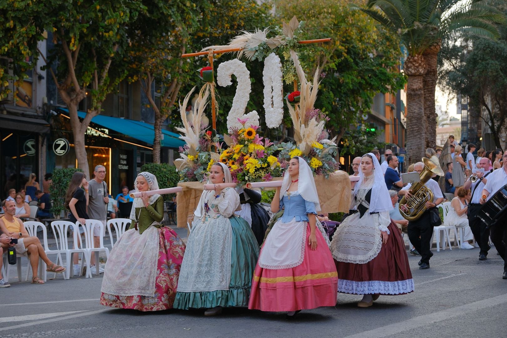 Las Hogueras cumplen con la patrona de Alicante