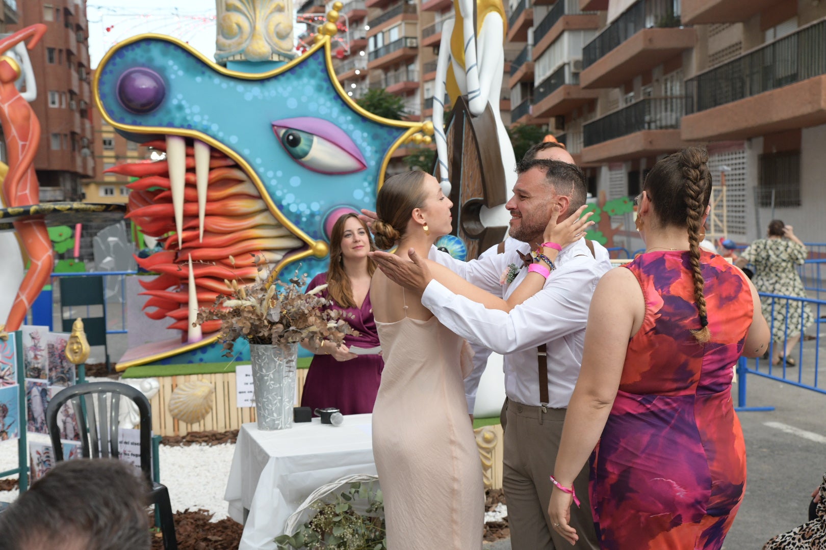 La hoguera como testigo de una boda en Alicante