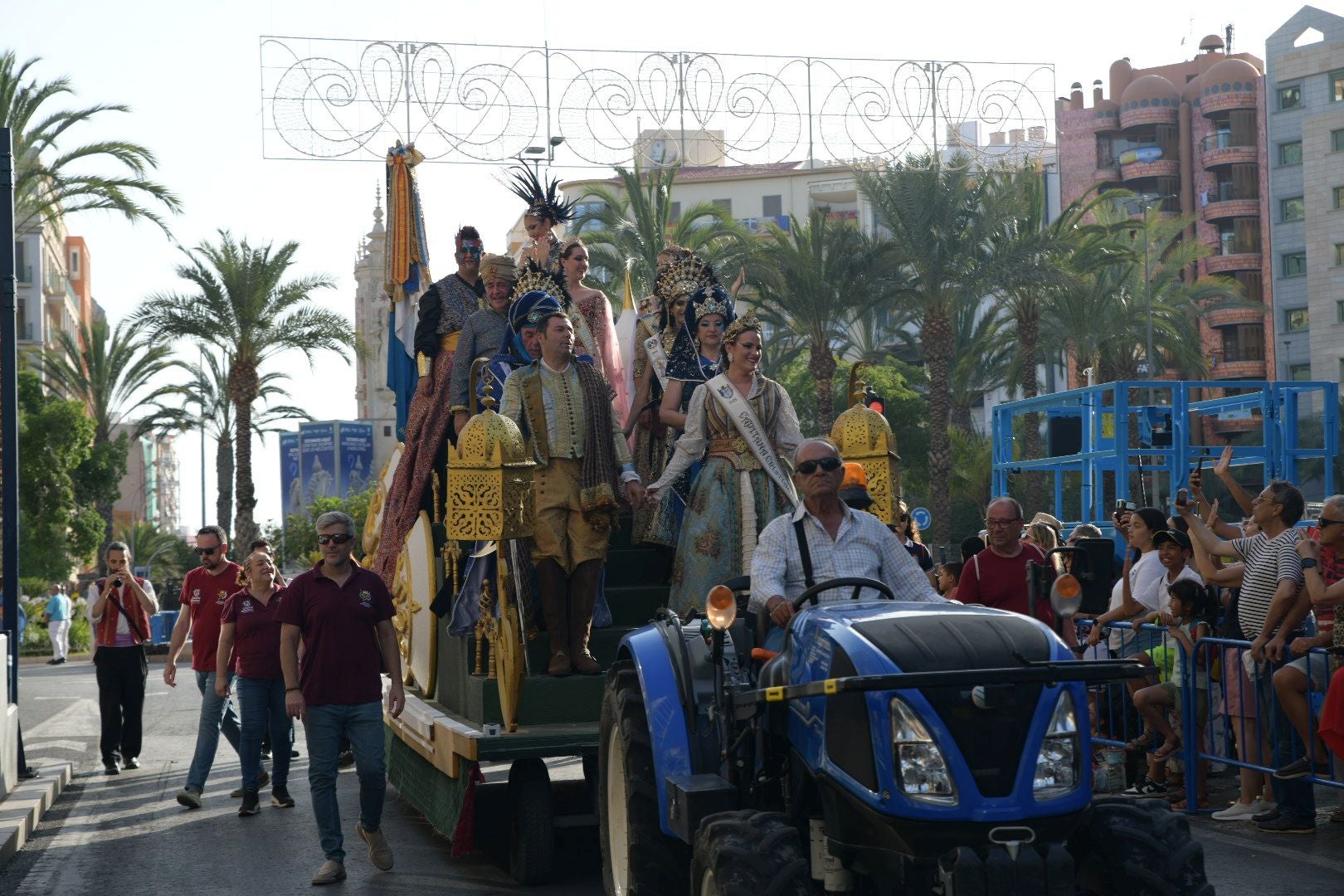 La música del mundo llega a Alicante en el desfile internacional de las Hogueras 2025
