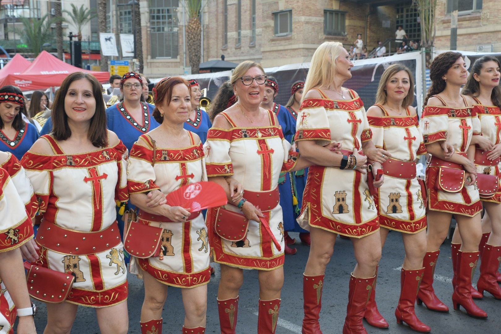 La música del mundo llega a Alicante en el desfile internacional de las Hogueras 2025
