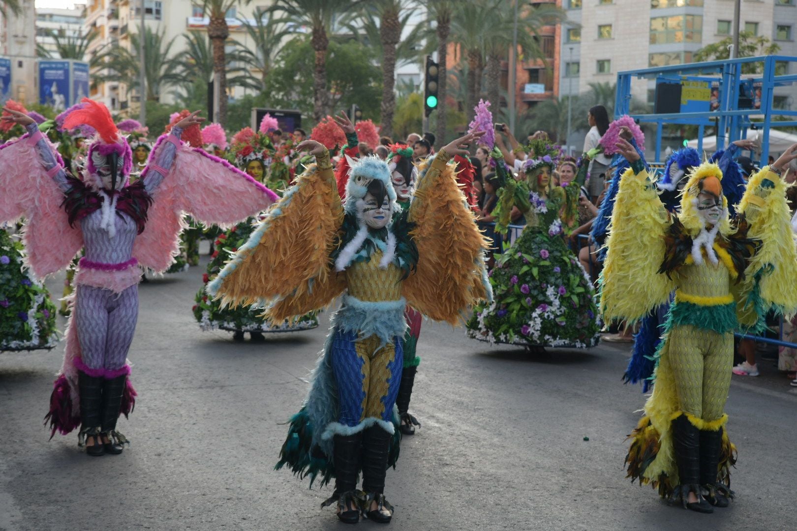 La música del mundo llega a Alicante en el desfile internacional de las Hogueras 2025