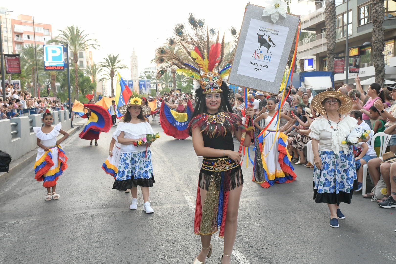 La música del mundo llega a Alicante en el desfile internacional de las Hogueras 2025