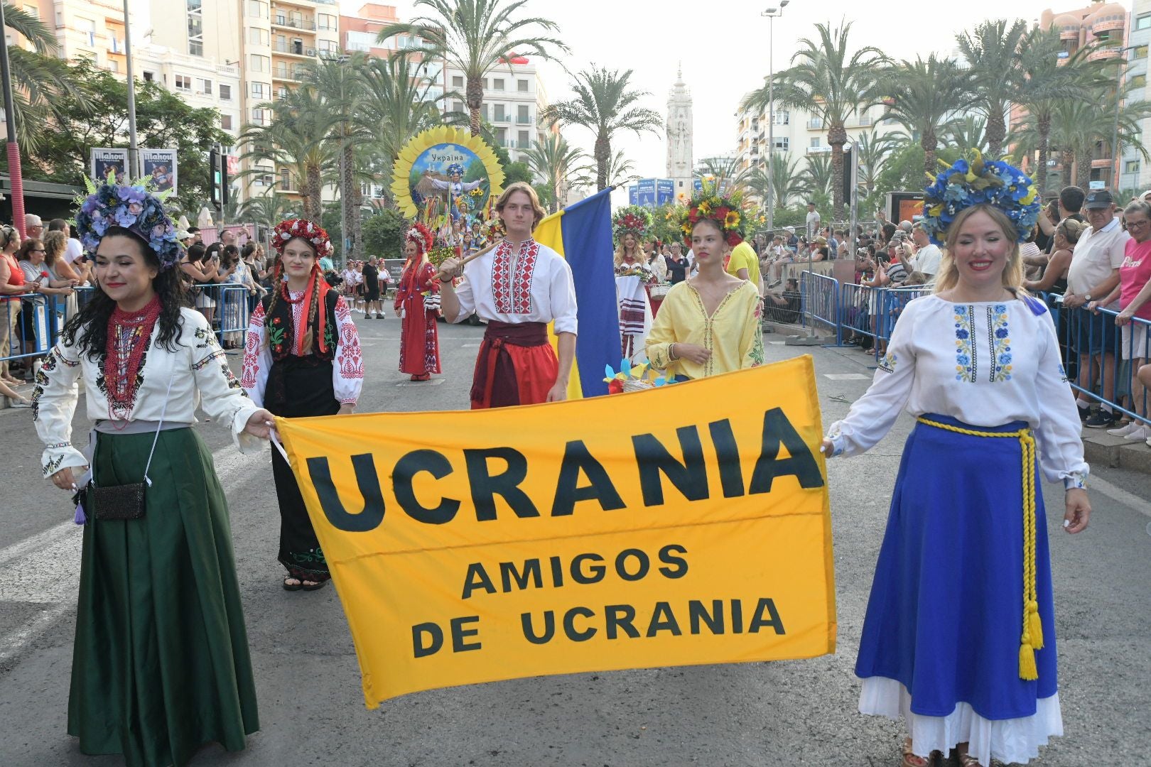 La música del mundo llega a Alicante en el desfile internacional de las Hogueras 2025