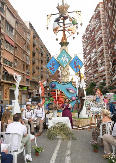 La hoguera como testigo de una boda en Alicante