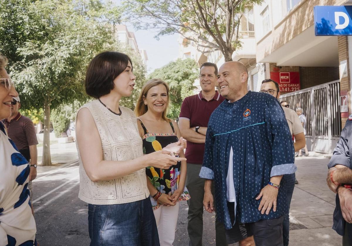 Diana Morant, con Pilar Bernabé y Rubén Alfaro, con el exalcalde Gabriel Echávarri.