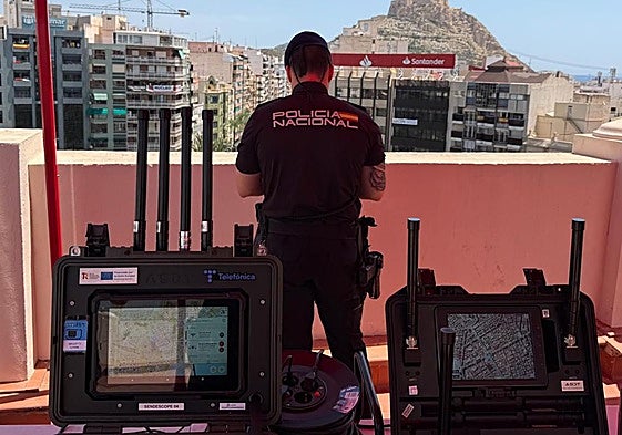 Unidad Aérea de la Policía Nacional, de vigilancia en la plaza de Luceros.