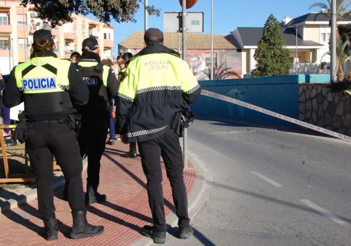 Local Police of Rojales, during a checkpoint, in an archive image.