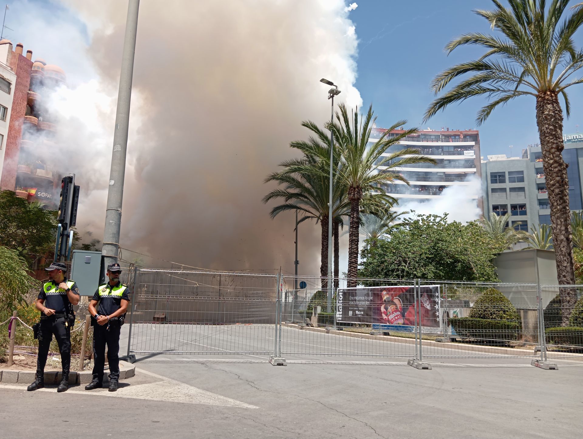 Emoción por todos los poros en la última mascletà de las Hogueras 2025