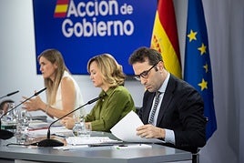 La vicepresidenta Aagesen, la ministra portavoz, Pilar Alegría, y el ministro de Economía, Carlos Cuerpo.