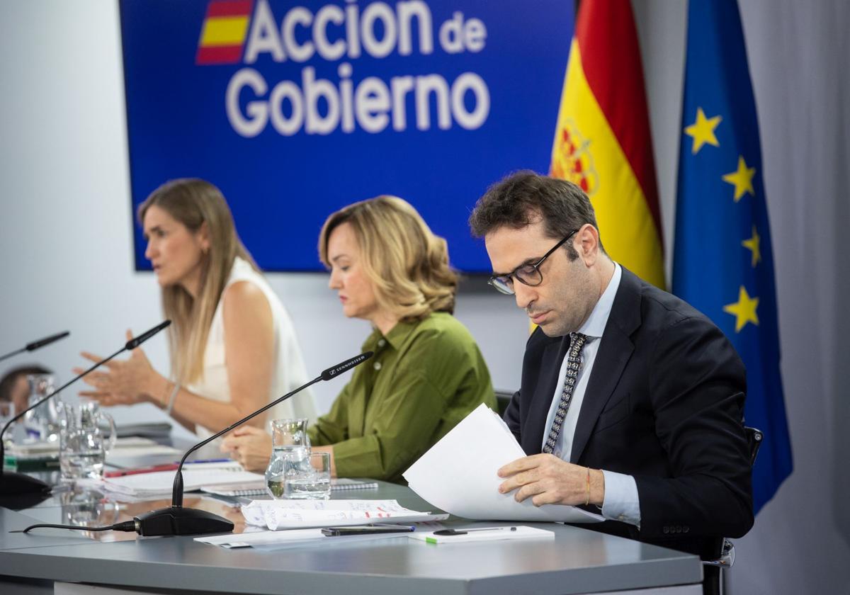 La vicepresidenta Aagesen, la ministra portavoz, Pilar Alegría, y el ministro de Economía, Carlos Cuerpo.