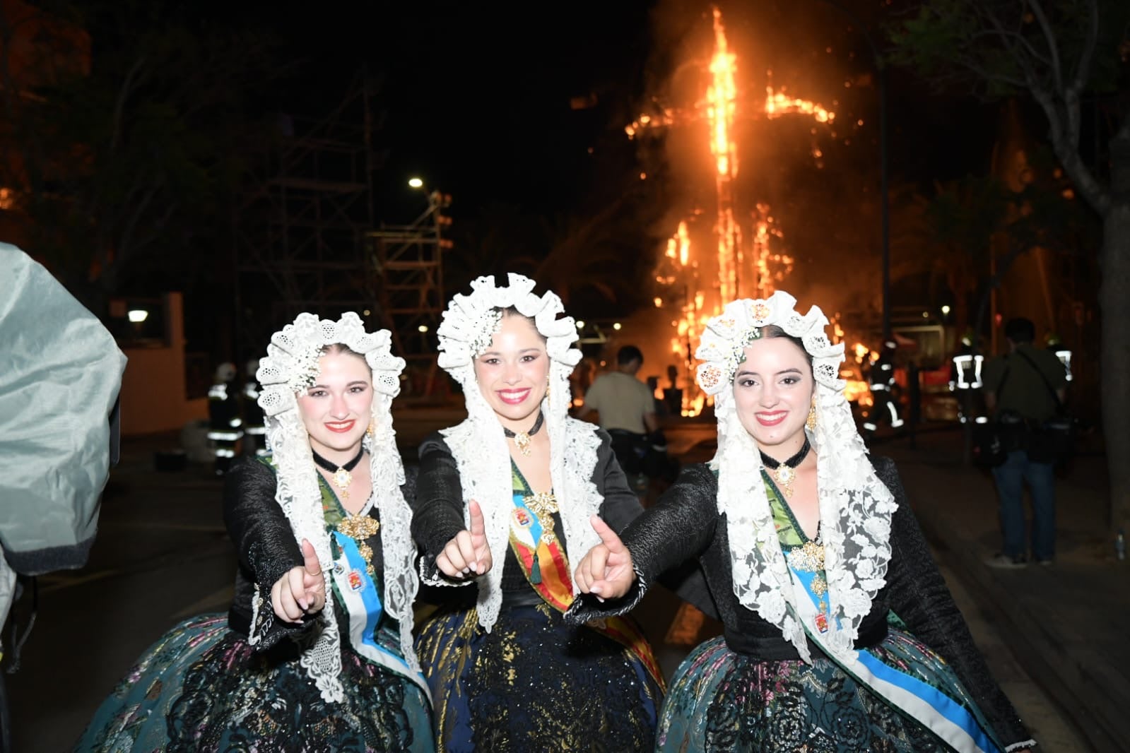 Cremà del primer premio de las Hogueras de Alicante: &#039;Vanity&#039; cae rendida al fuego del triunfo