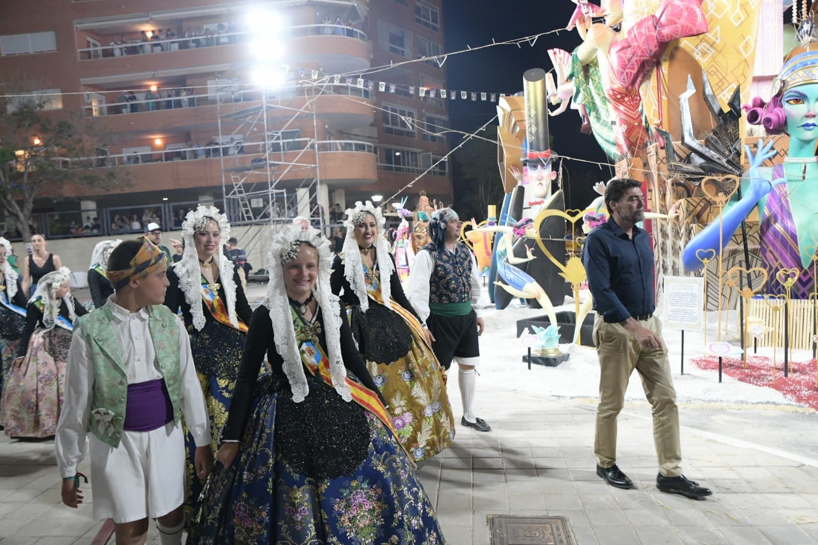 Cremà del primer premio de las Hogueras de Alicante: &#039;Vanity&#039; cae rendida al fuego del triunfo