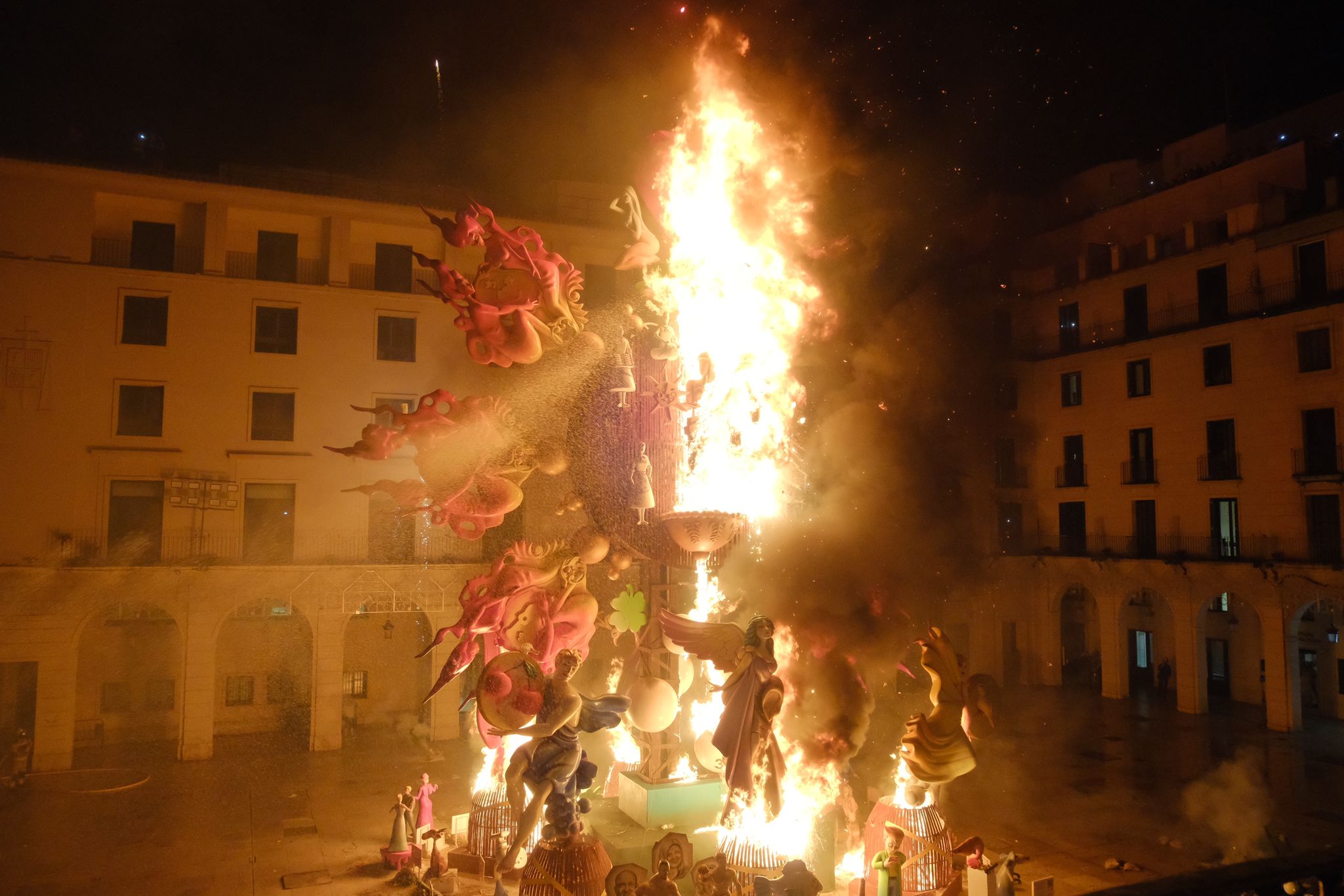 Así se vio la cremà del Ayuntamiento a vista de dron
