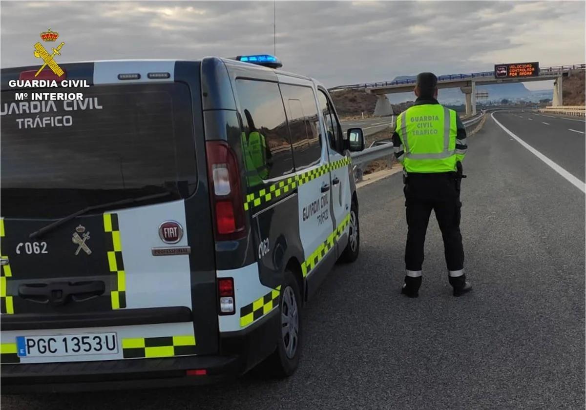 Un agente de la Guardia Civil de Tráfico en una imagen de archivo.